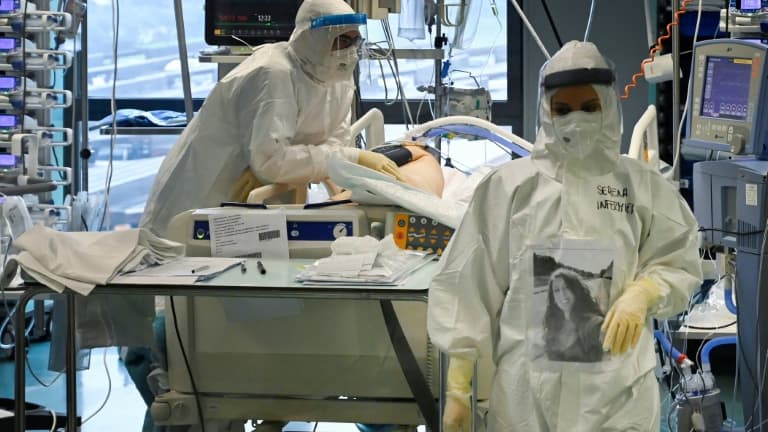 Dans le service de réanimation de l'hôpital Santo Stefano de Prato, près de Florence en Italie, le 17 décembre 2020