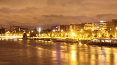 Vue de Levallois-Perret depuis la Seine.