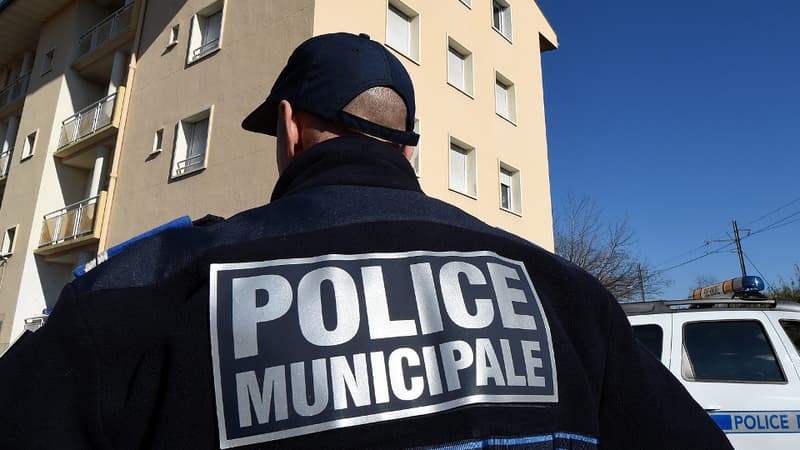 Le gouvernement va mettre à disposition des collectivités plus de 4.000 revolvers pour les policiers municipaux