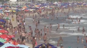 Covid-19: les images de la plage d'Ipanema bondée alors que le Brésil a franchi la barre des 200.000 morts