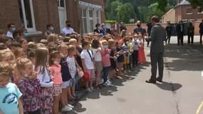 Emmanuel Macron à l'école de Poix-de-Picardie, le 17 juin 2021.