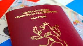 Depuis 2008, les étrangers demandant à devenir luxembourgeois ne sont plus obligés de renoncer à leur nationalité d"origine. 