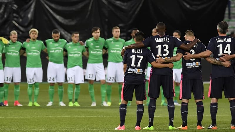 La minute de silence lors de Saint-Etienne-Bordeaux