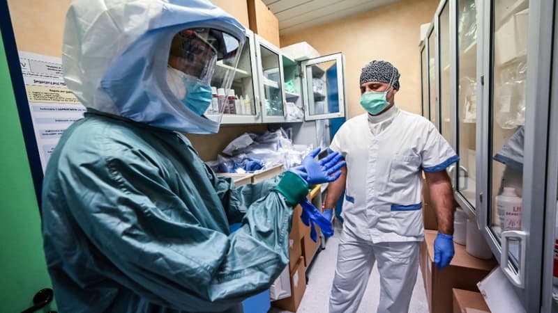 Une équipe de soignants dans un hôpital de Rome le 8 avril 2020 - Andreas Solaro / AFP