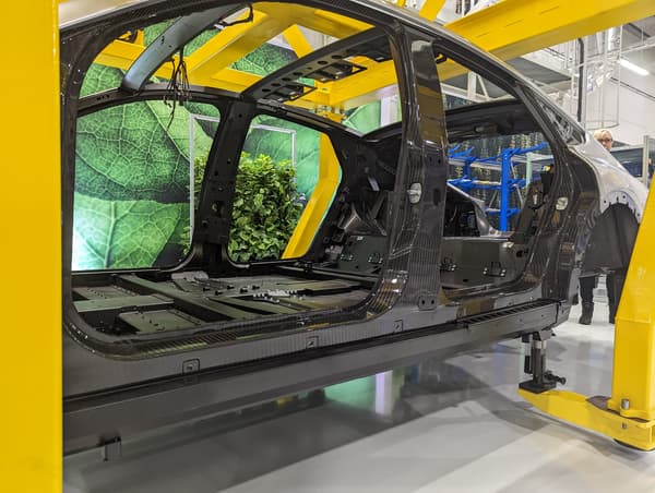 Parmi les secrets de la légèreté de la Lightyear 0, une structure entièrement en carbone, un châssis en aluminium et une batterie de taille limitée.