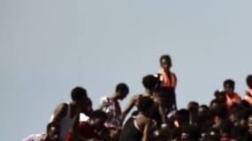 Des migrants secourus mardi 4 octobre, au large de la Libye. 