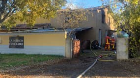 Un incendie s'est déclaré dans un appartement ce jeudi 23 novembre à Oraison, le sinistre menace également la chambre funéraire dans un bâtiment voisin.