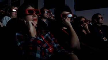 Les recettes des cinémas de l'Union européenne n'ont que légèrement progressé en 2011 après deux années de forte hausse dues à l'attrait des films en trois dimensions et à la hausse du prix moyen du ticket qui en était résulté. /Photo d'archives/REUTERS/T
