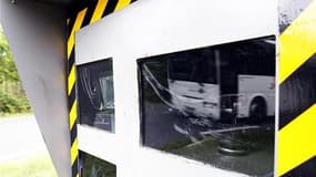 Le porte-parole du gouvernement, François Baroin, a confirmé que les panneaux avertisseurs de radars continueraient d'être enlevés sur les routes et que les radars "pédagogiques" n'avaient pas vocation à les remplacer. /Photo prise le 12 mai 2011/REUTERS/