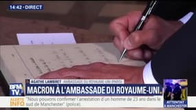 Manchester: Macron signe le registre de condoléances à l'ambassade britannique 