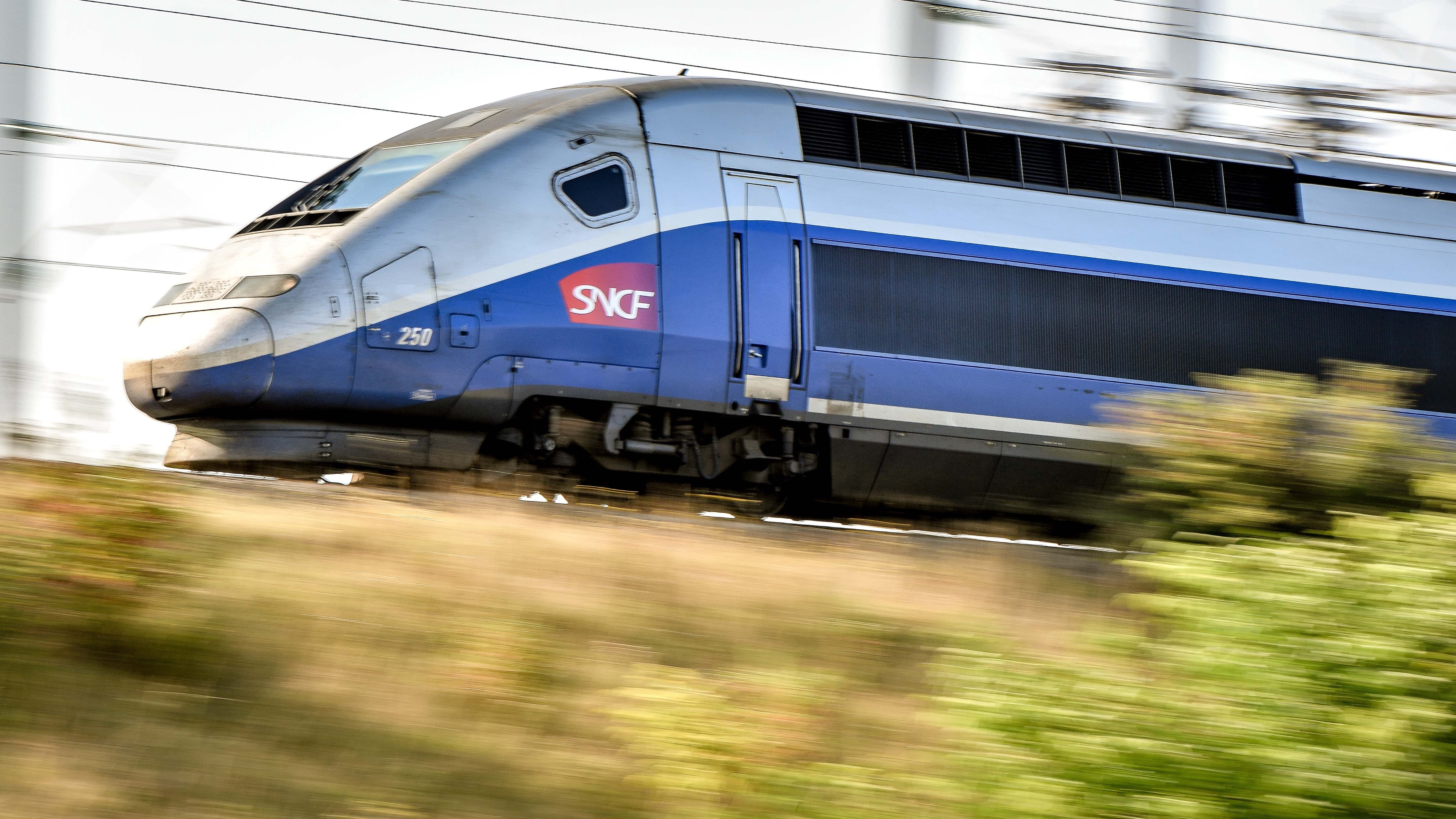 French train. Поезд ТЖВ Франция. Поезд TGV Франция. Французский поезд TGV. ТГВ поезда Франция.