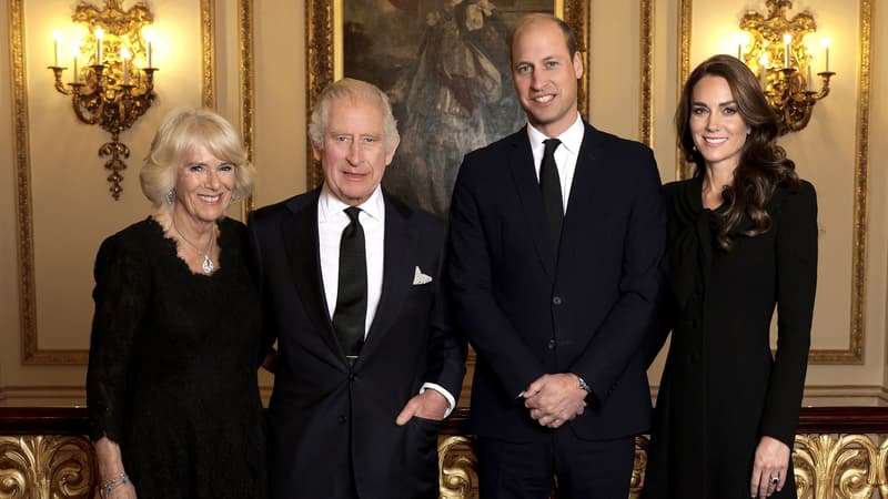 Première photo officielle du roi Charles III aux côtés de la reine consort Camilla et du prince et de la princesse de Galles, William et Kate, publiée par le palais de Buckingham le 1er octobre 2022.