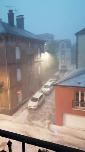 Un orage de grêle s'abat sur Remiremont (Vosges) - Témoins BFMTV