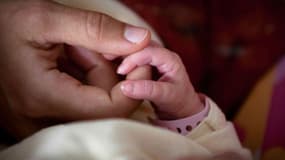 Le bébé a été enterré vivant par sa famille. Photo d'illustration