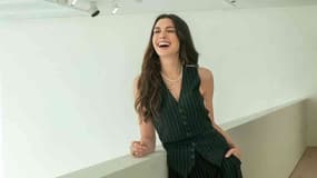 Anne Hathaway a publié un premier cliché de son personnage Andy Sachs sur Instagram.