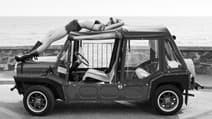 La campagne Celine pour sa voiture vintage mini Moke.