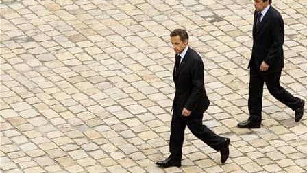 Nicolas Sarkozy regagne cinq points, à 35%, dans le baromètre mensuel Ipsos pour le magazine Le Point, de même que François Fillon, dont l'action est jugée positivement par 48% des personnes interrogées, contre 43% le mois dernier. /Photo d'archives/REUTE