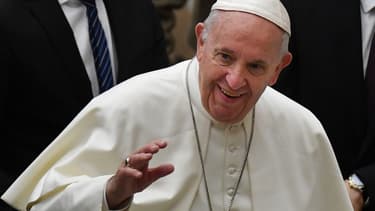 Pape François saluant l'audience le 6 février 2019 au Vatican.