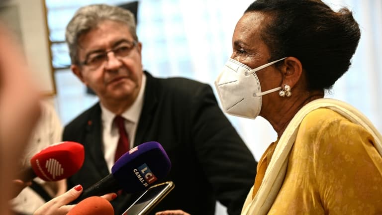 Huguette Bello (d) aux côtés de Jean-Luc Mélenchon à Saint-Denis de la Réunion, le 25 février 2022 Huguette Bello (d) aux côtés de Jean-Luc Mélenchon à Saint-Denis de la Réunion, le 25 février 2022
