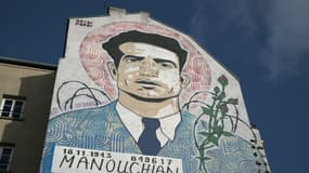 Cette photographie prise dans le 20e arrondissement de Paris le 15 novembre 2023 montre une fresque murale de l'artiste Artof Popof représentant l'immigré arménien Missak Manouchian (1906-1944)