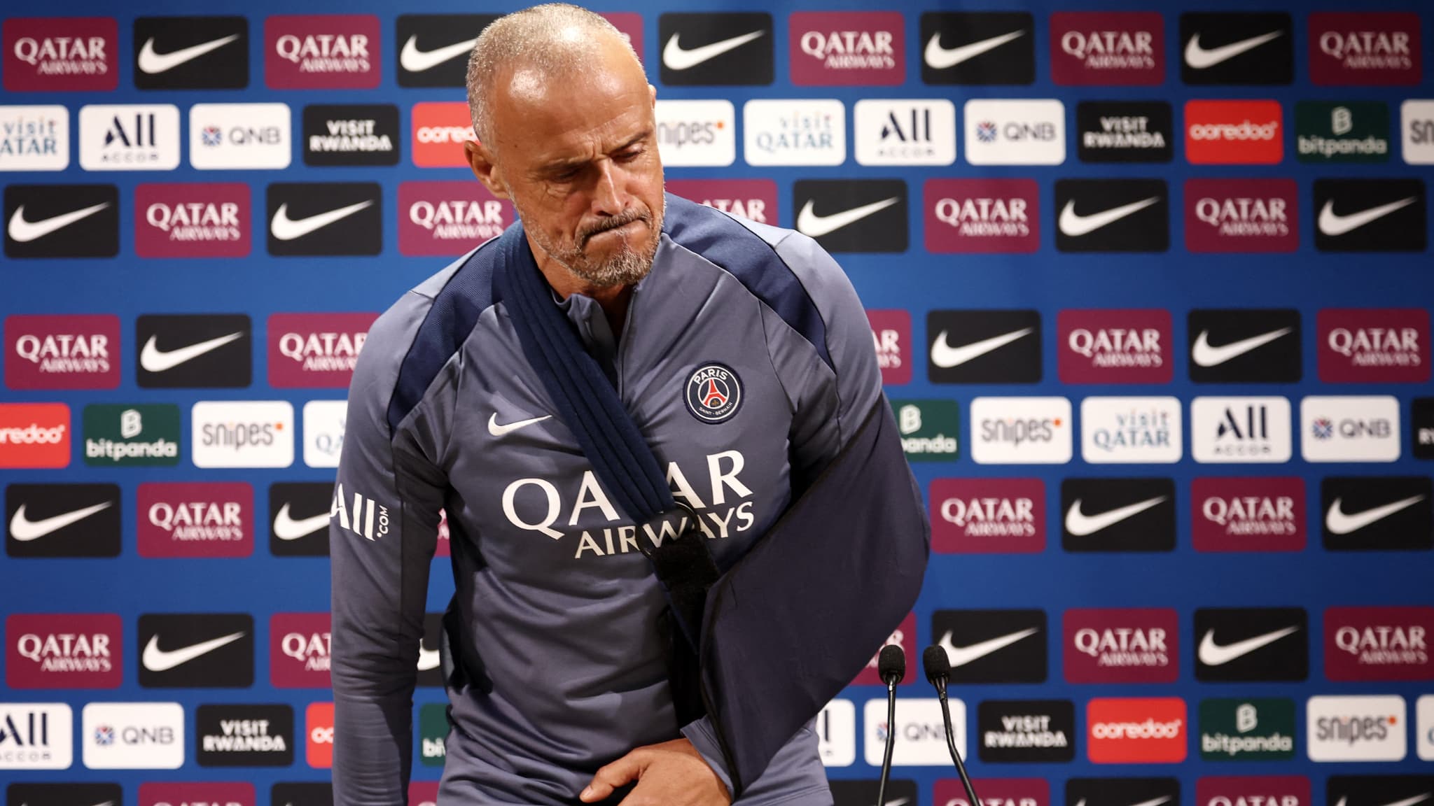 LE BRAS EN ÉCHARPE, LUIS ENRIQUE DONNE DES NOUVELLES RASSURANTES APRÈS SON ACCIDENT DE VÉLO