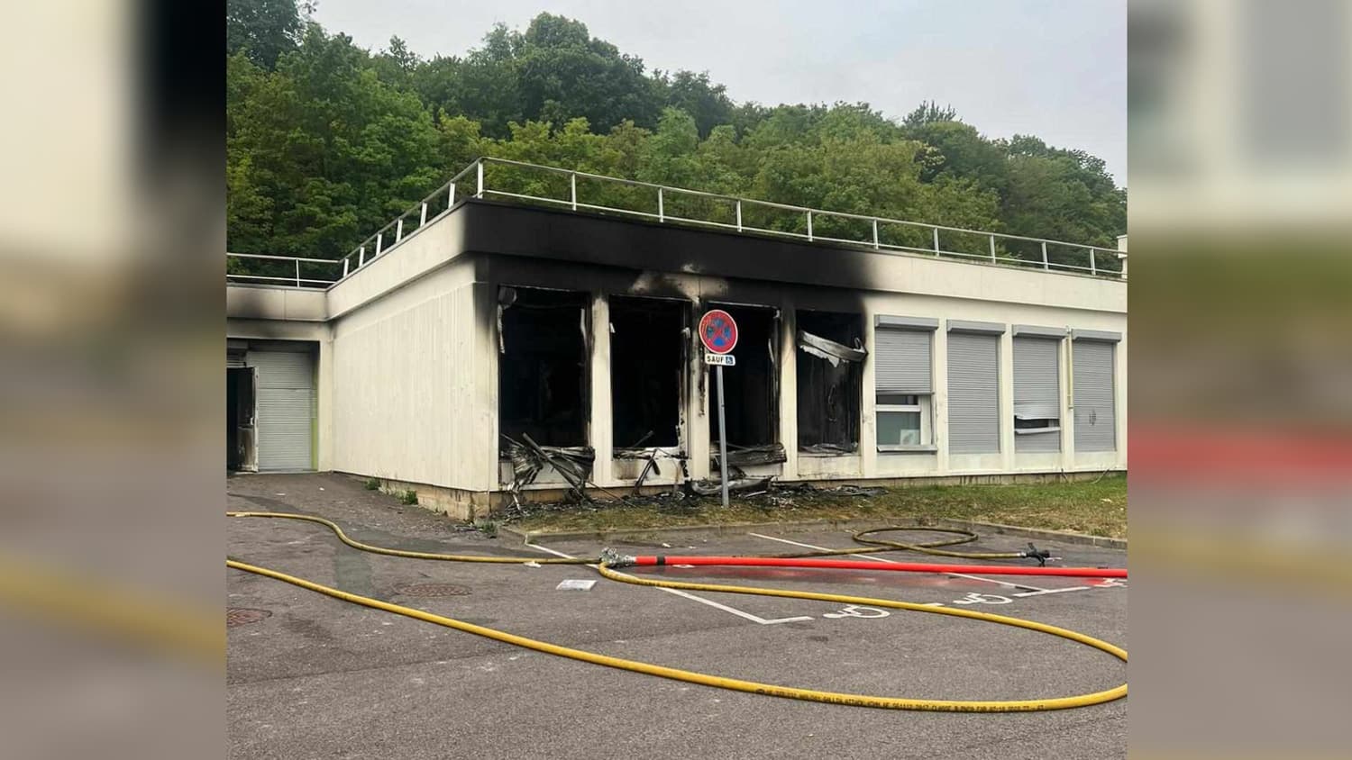 La mission locale de Vernon (Eure) a été incendiée dans la nuit du 28 au 29 juin 2023.