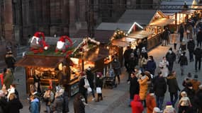 Le marché de Noël de Strasbourg (Illustration). 