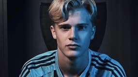 Lucas Bergvall avec le maillot de Djurgården, en décembre 2022