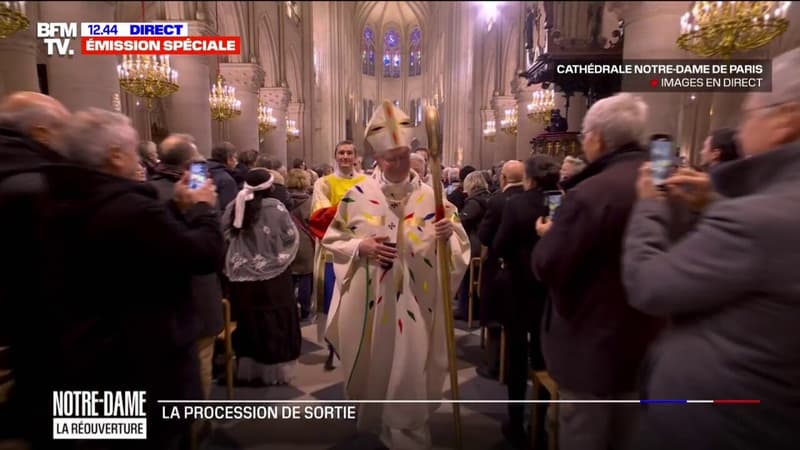 Notre-Dame: l'archevêque de Paris applaudi par le public et les évêques de la cathédrale à la fin de la messe inaugurale