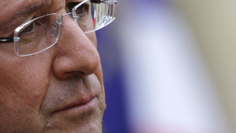 François Hollande ne pouvait imaginer contexte plus difficile à l'approche du premier anniversaire de son élection à l'Elysée, qui voit son gouvernement, fragilisé à l'extrême par l'affaire Cahuzac, contraint d'engager d'urgence d'impopulaires réformes. /