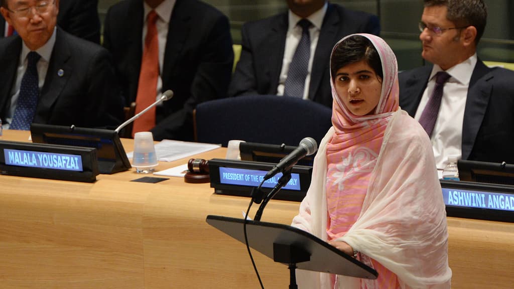 Photographie de Malala Yousafzai prise pendant un de ses discours