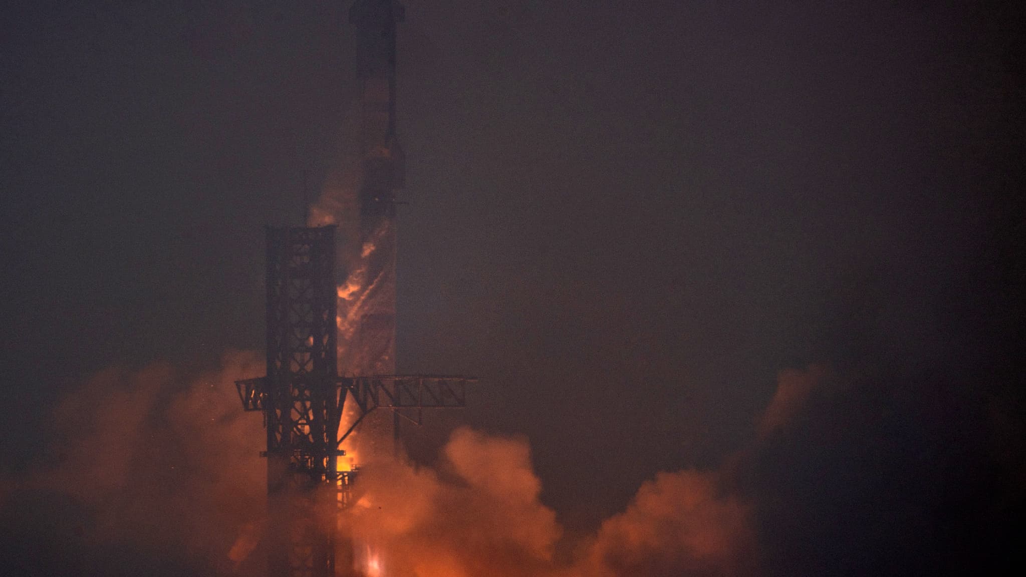 a fusée SpaceX Starship Flight 3 est lancée dans les installations de la base stellaire le 14 mars 2024 à Brownsville, au Texas.