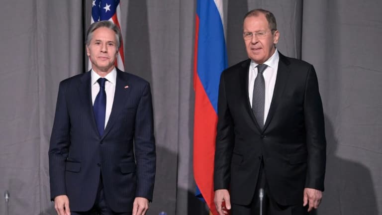 Le secrétaire d'État américain Antony Blinken (à gauche) et le chef de la diplomatie russe Sergueï Lavrov, le 2 décembre 2021 à Stockholm.