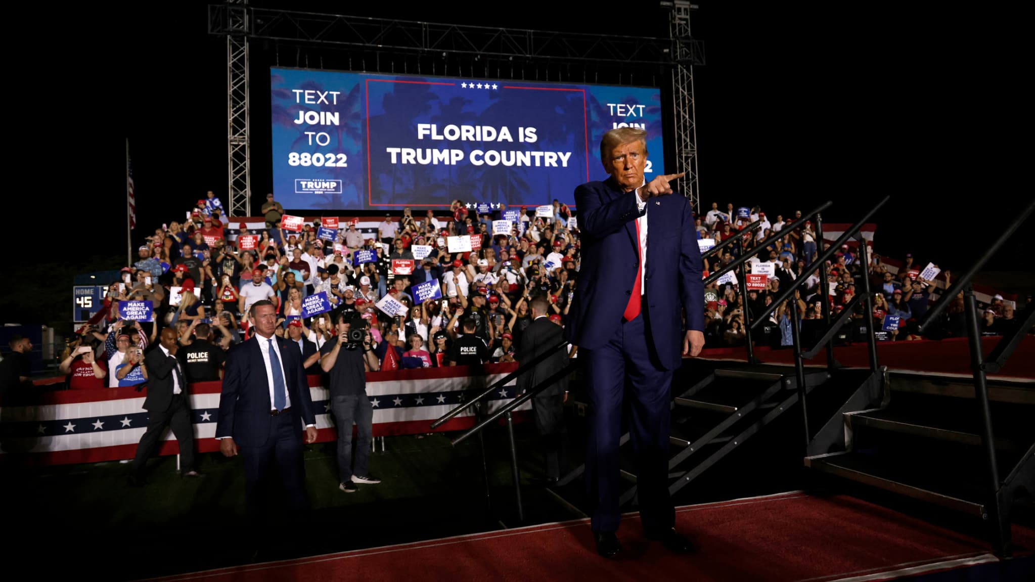 Donald Trump en meeting pour les primaires républicaines de 2024, à Hialeah, en Floride, le 8 novembre 2023 Donald Trump en meeting pour les primaires républicaines de 2024, à Hialeah, en Floride, le 8 novembre 2023