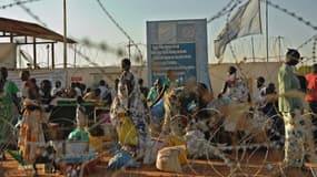 Des civils réfugiés sur une base de l'Onu le 20 décembre 2013 à Juba