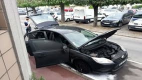 Un véhicule de police banalisé a été incendié à Corbeil-Essonnes. 