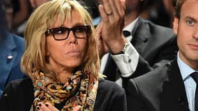 Emmanuel Macron et son épouse Brigitte en octobre 2016, lors d'un meeting du mouvement En marche.