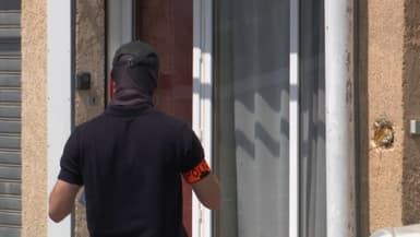 Un enquêteur de la police, après l'assassinat raciste de Puget-sur-Argens le 3 juin 2025.