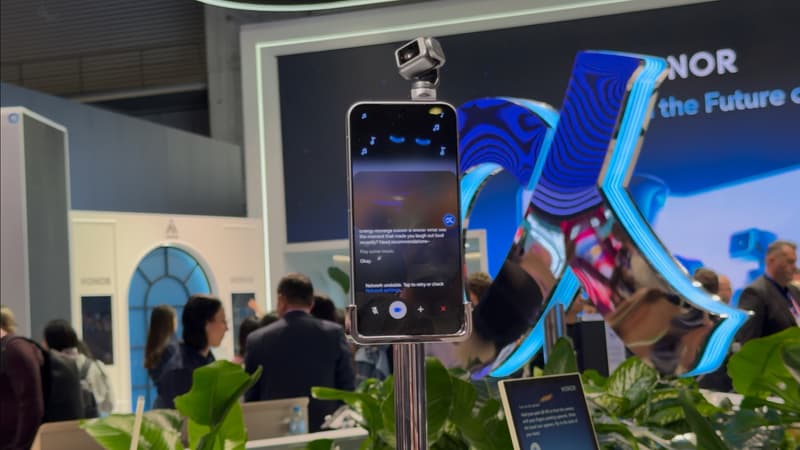 On a rencontré le Robot Phone d'Honor: ce smartphone, qui innove pour donner corps à l’IA, impressionne autant qu’il laisse perplexe