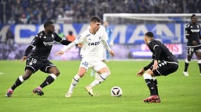 Ruslan Malinovskyi avec le ballon lors de OM-Monaco, à Marseille le 28 janvier 2023