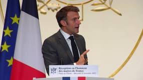 Emmanuel Macron devant les maires de France: "Depuis que je suis président, on n'a pas baissé les dotations"