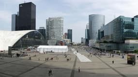 La France, ici le quartier de la Défense, retrouve de plus en plus grâce aux yeux des investisseurs étrangers.