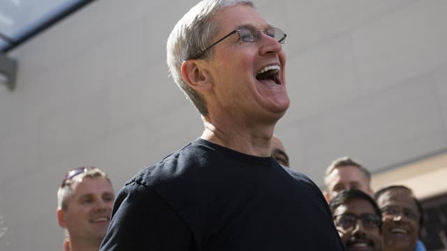 Tim Cook avait déjà proposé de prendre un café avec lui, l'enchère avait été remportée... pour 600.000 dollars.