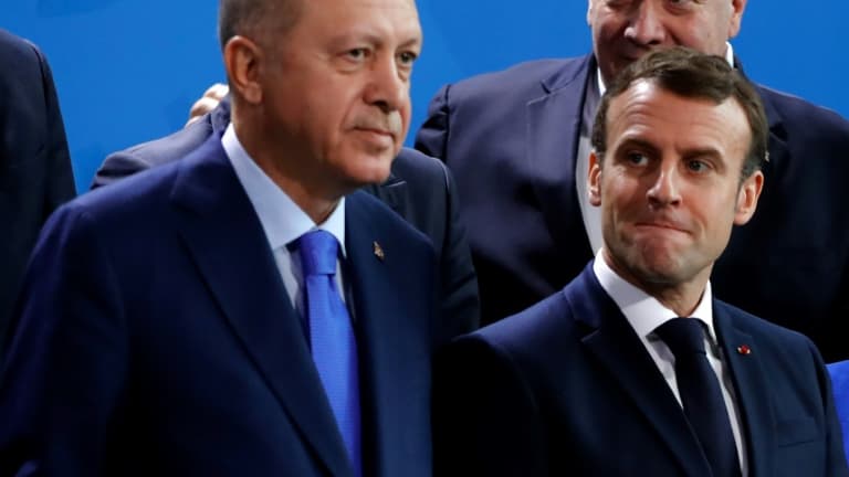 Les présidents turc Recep Tayyip Erdogan et français Emmanuel Macron, lors d'un sommet sur la Libye le 19 janvier 2020 à Berlin