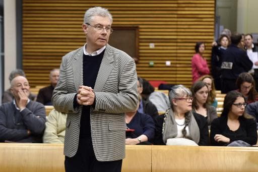 Luc Fournié, 58 ans, attend l'ouverture de son procès pour meurtre, le 30 mars 2015 à la cour d'Assises d'Albi