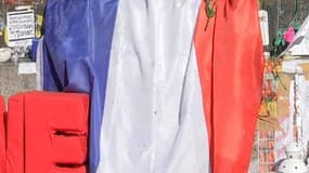 Attentats : les Français affichent en nombre le drapeau tricolore