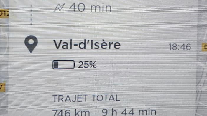 Au début de mon parcours, l'ordinateur me donne les différentes étapes "recharge" de mon parcours. Je suis parti pour 9h44 de route, Google Maps me donne au plus court et sans arrêt un trajet en 6h56. Au début de mon parcours, l'ordinateur me donne les différentes étapes "recharge" de mon parcours. Je suis parti pour 9h44 de route, Google Maps me donne au plus court et sans arrêt un trajet en 6h56.