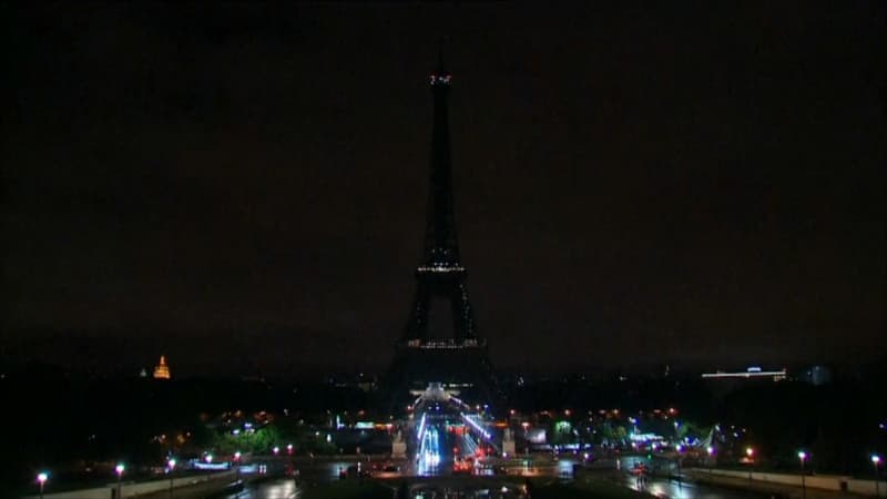 La Tour Eiffel éteinte.