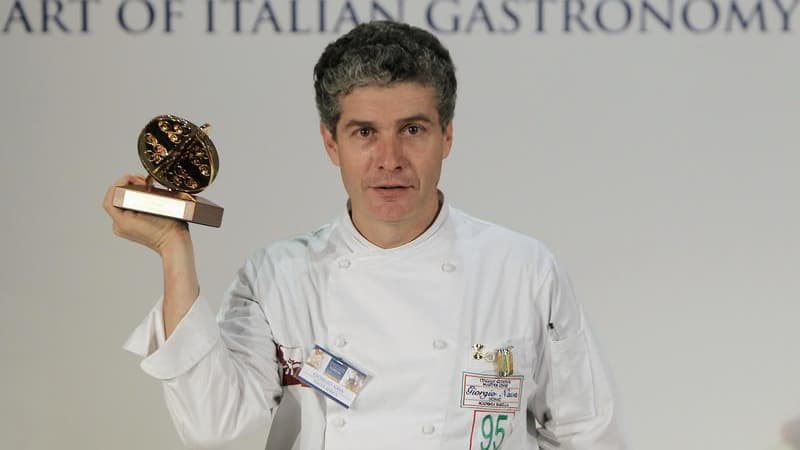 Giorgio Nava, un chef italien vivant en Afrique du Sud, a remporté le championnat du monde des pâtes, qui se déroulait à Parme, avec un modeste plat de cavatelli -des petites pâtes en forme de coquillage- simplement agrémenté de brocolis et de fleurs d'or