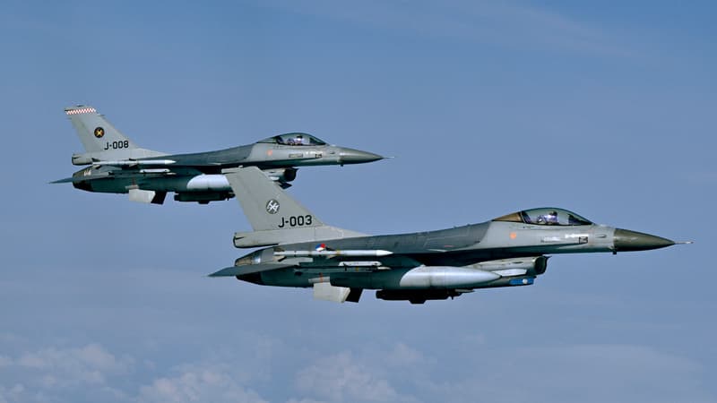 Des chasseurs F-16 de l'armée de l'air des Pays-Bas participent à un exercice de police aérienne de l'OTAN, dans l'espace aérien d'un membre de l'Alliance, le 4 juillet 2023.